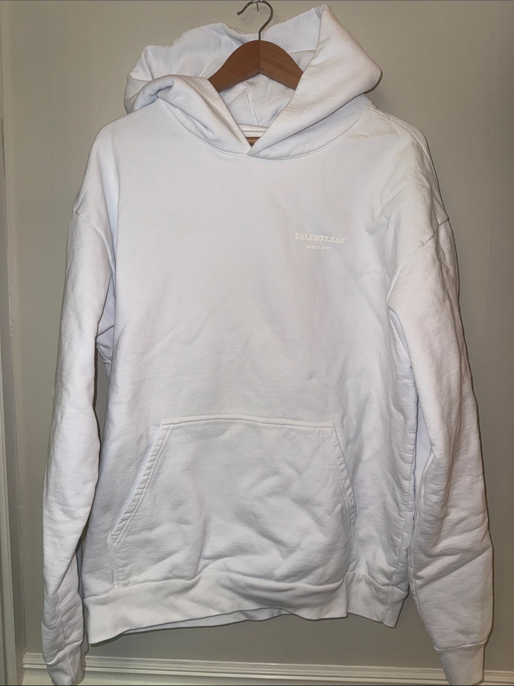 Talentless Hoodie Mens Size XL White Cotton Heavy Pullover Sweatshirt EUC